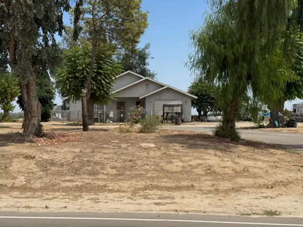 12482 S Chestnut Avenue S, Fresno, CA 93725