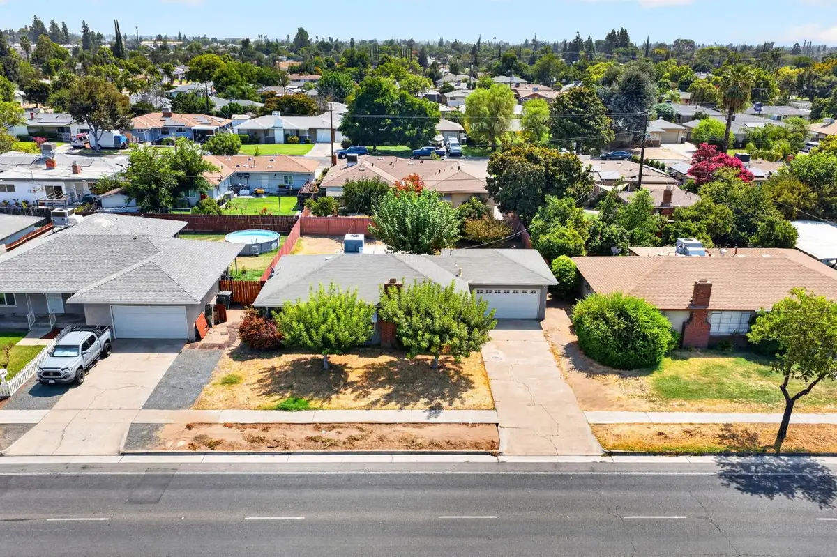 2906 N Cedar Avenue, Fresno, CA 93703 - #1