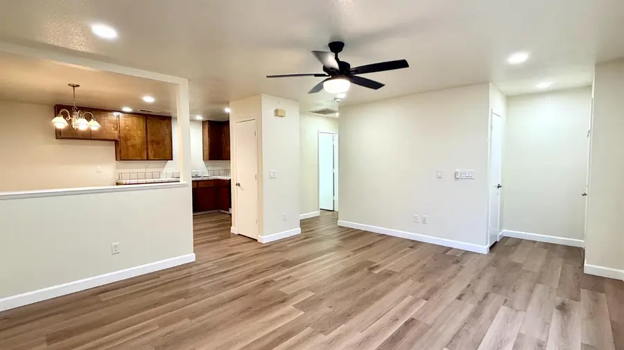 2425 Knowlwood Drive, Hanford, CA 93230 - #3