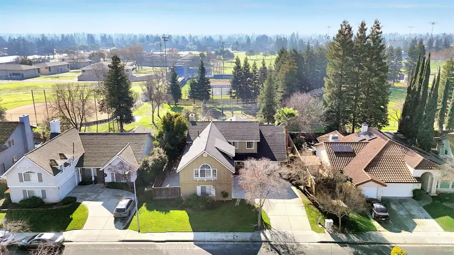 2034 Wrenwood Avenue, Clovis, CA 93611 - #2