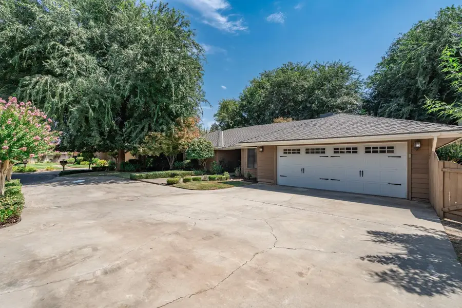 708 Chateau Place, Madera, CA 93637 - #2