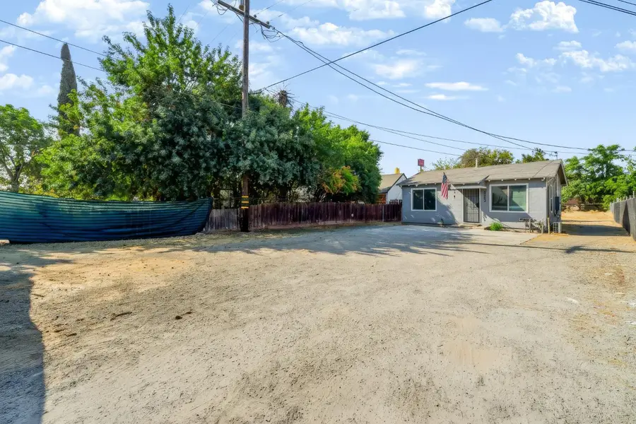5203 W Mission Avenue, Fresno, CA 93722 - #3