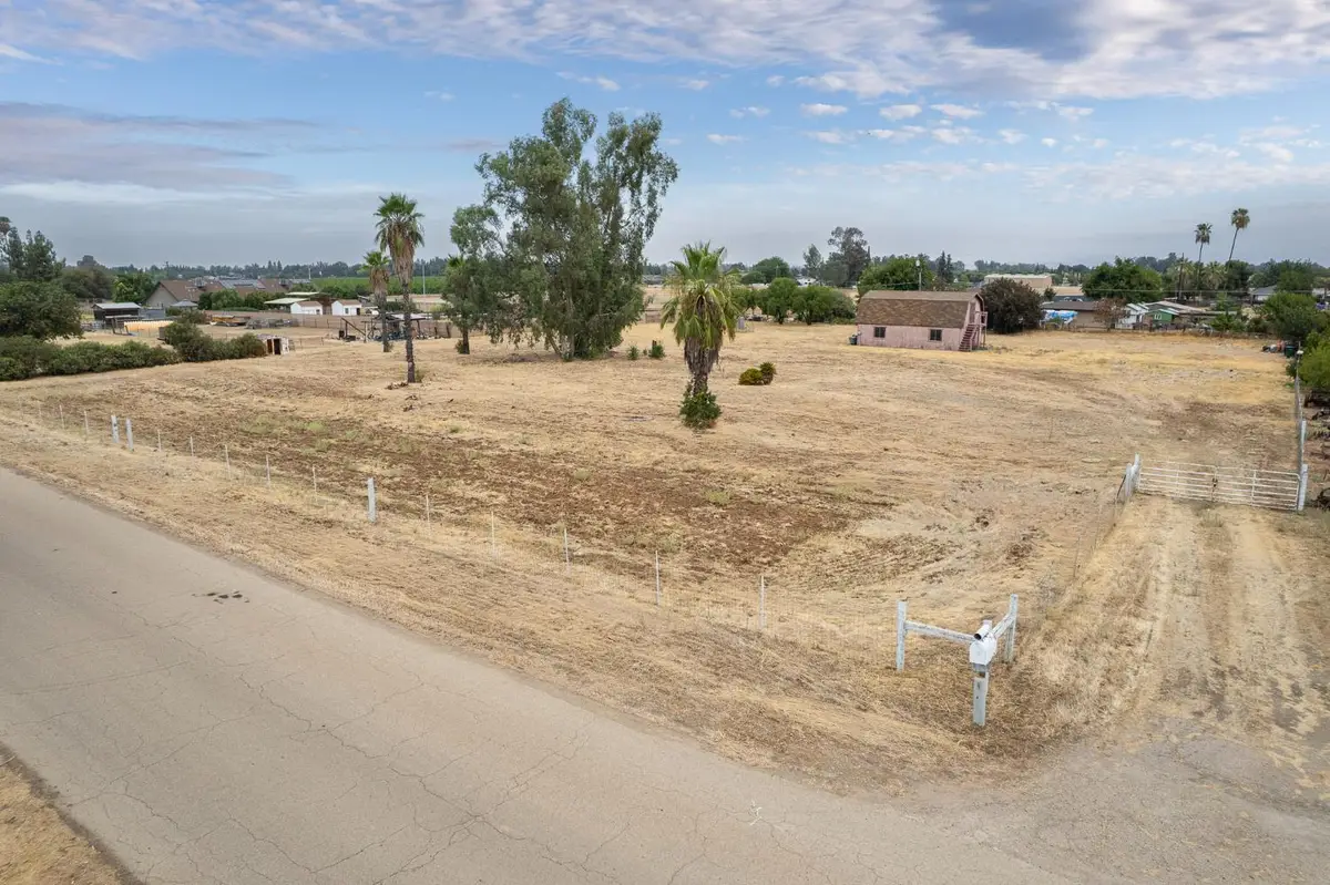 12602 E Robinson Avenue, Sanger, CA 93657 - #1