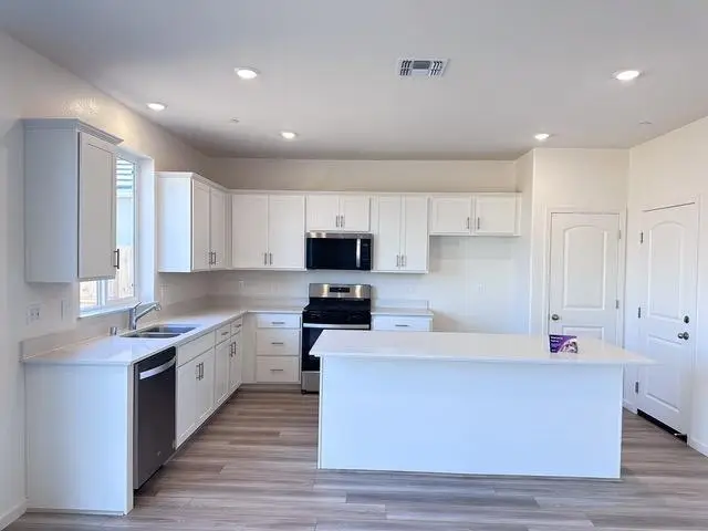 3285 Lourdes Avenue, Clovis, CA 93619 - #2
