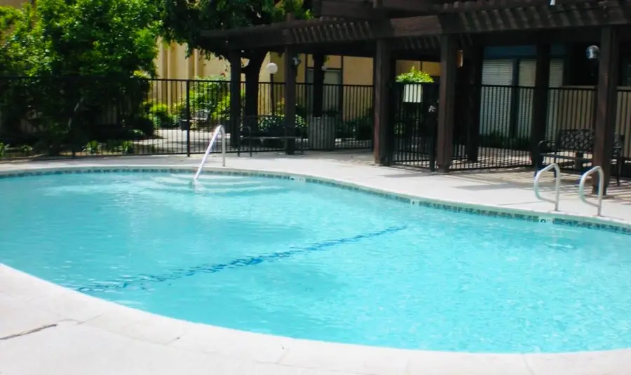 1550 W Ashlan Avenue #102, Fresno, CA 93705 - #3