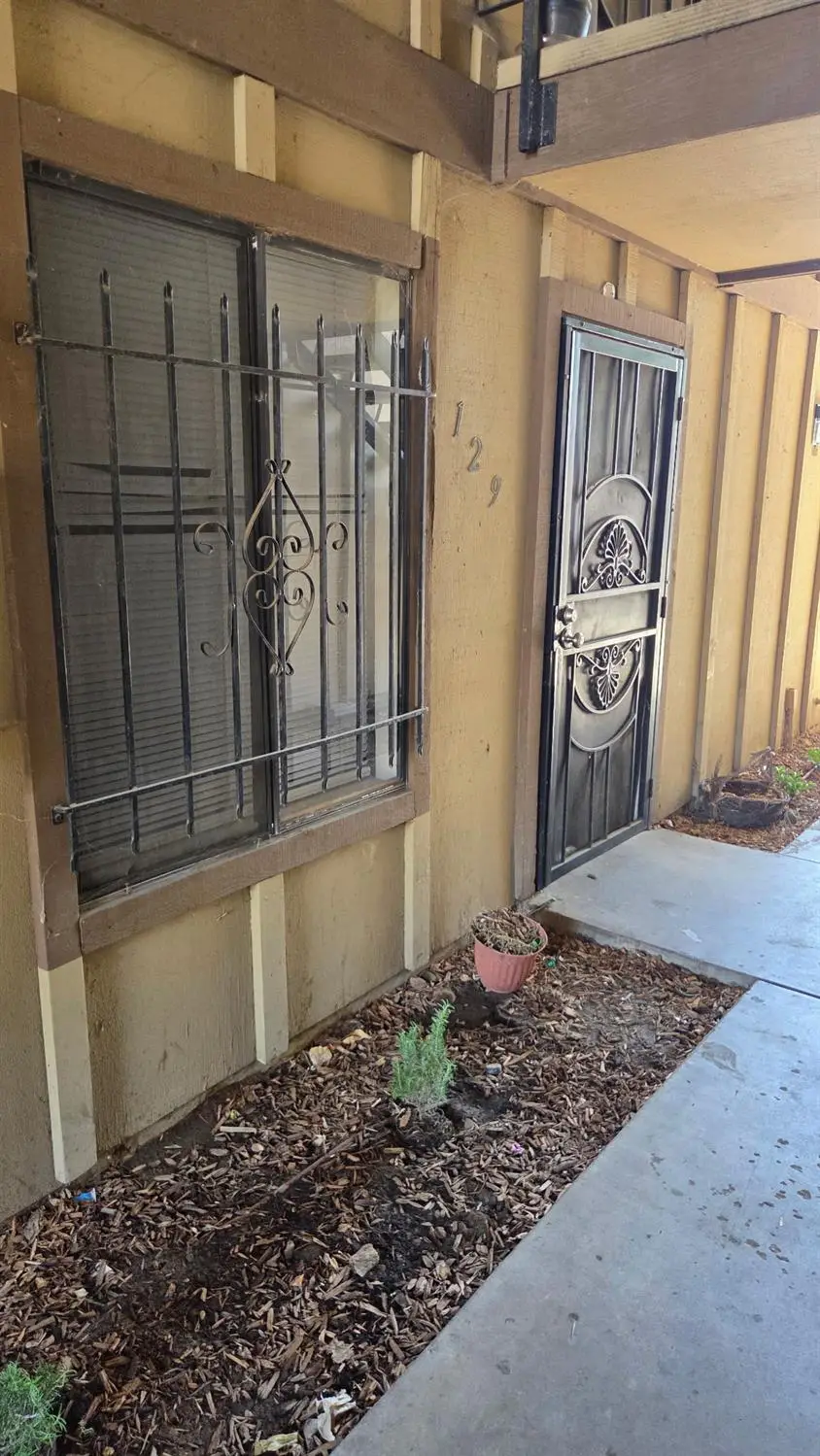 1221 N Peach Avenue #129, Fresno, CA 93727 - #3