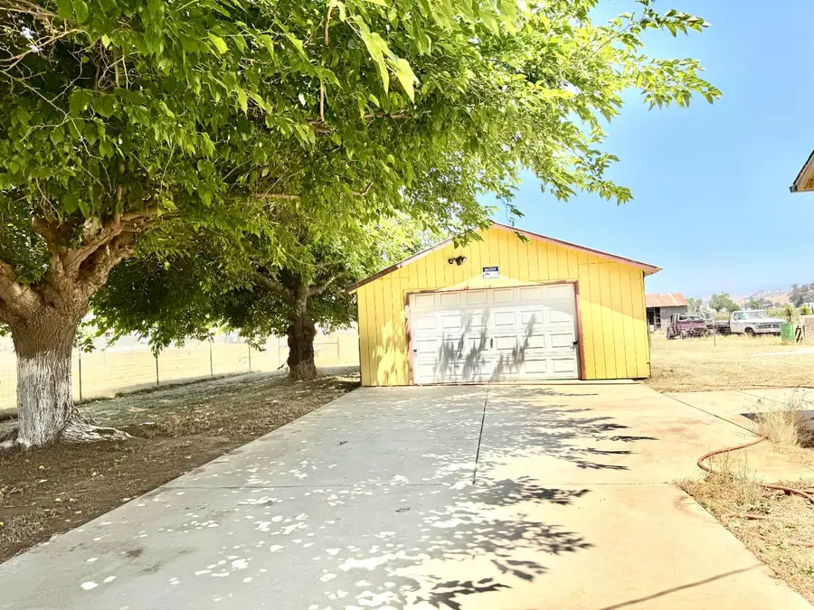 22518 E Lincoln Ave, Reedley, CA 93654 - #2