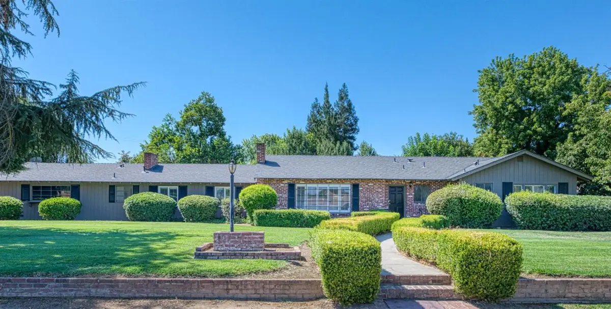 1565 W Barstow Avenue, Fresno, CA 93711 - #1