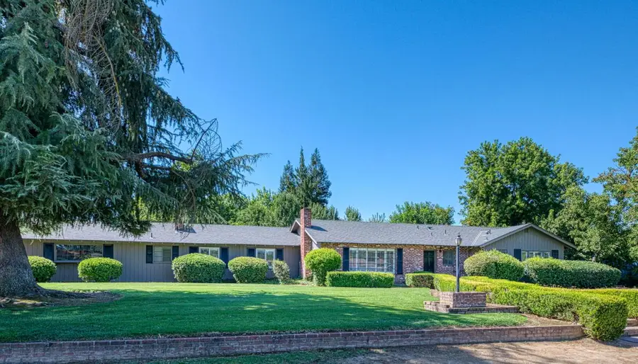 1565 W Barstow Avenue, Fresno, CA 93711 - #2