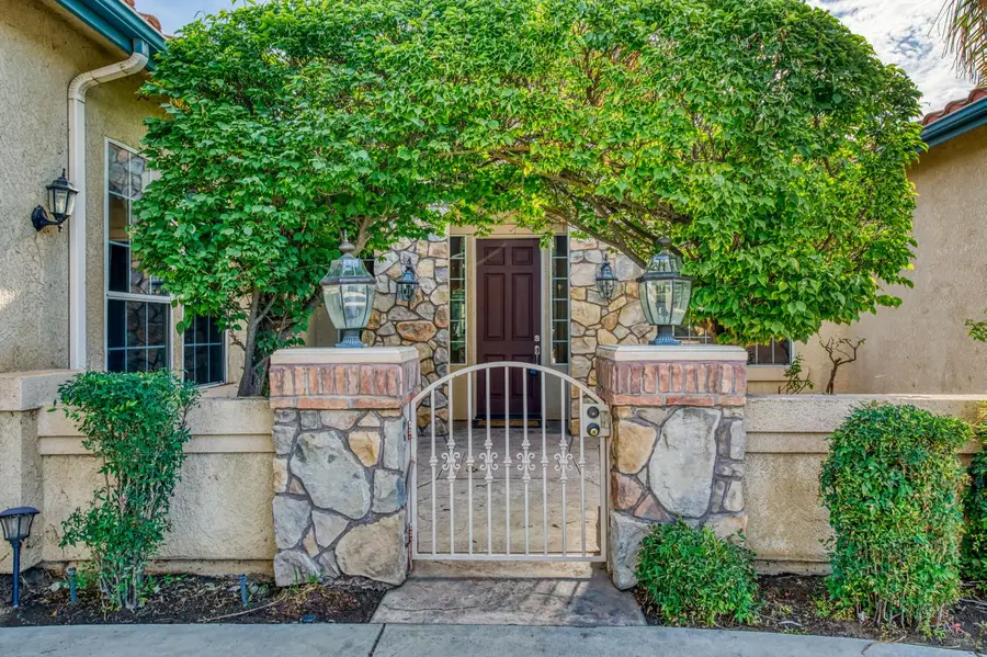 1165 N Fairfax Avenue, Clovis, CA 93611 - #2