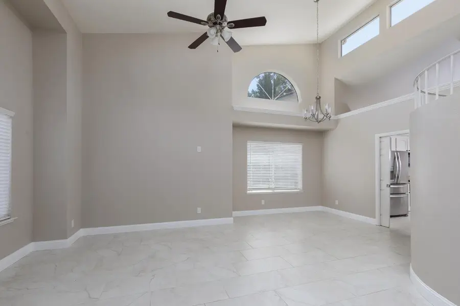 953 E Buckhill Road, Fresno, CA 93720 - #3