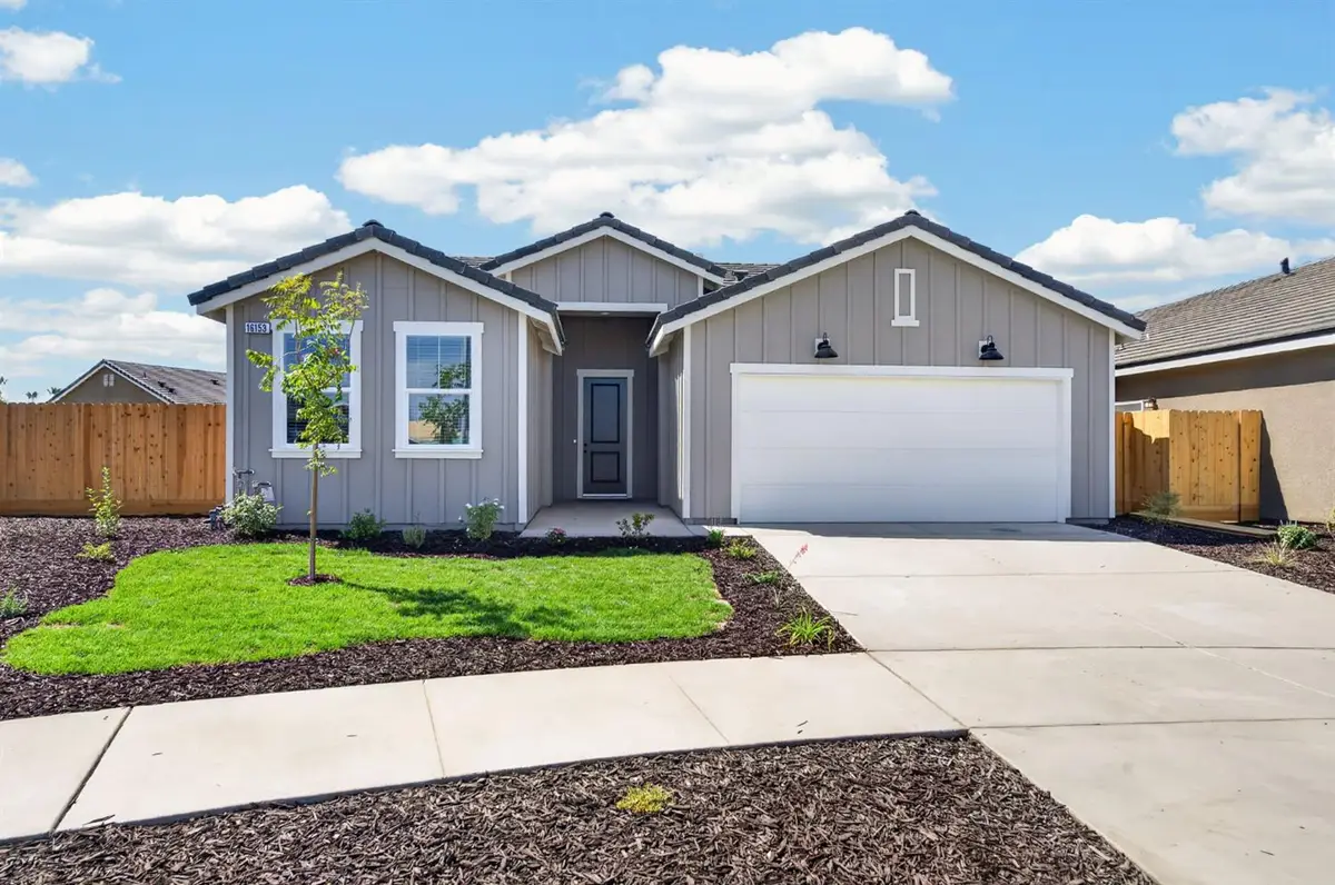 16153 W Sunset Avenue, Kerman, CA 93630 - #1