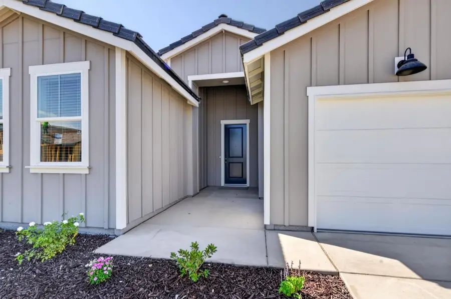 16153 W Sunset Avenue, Kerman, CA 93630 - #2