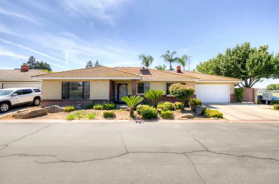 825 E Fallbrook Avenue, Fresno, CA 93720 - #2