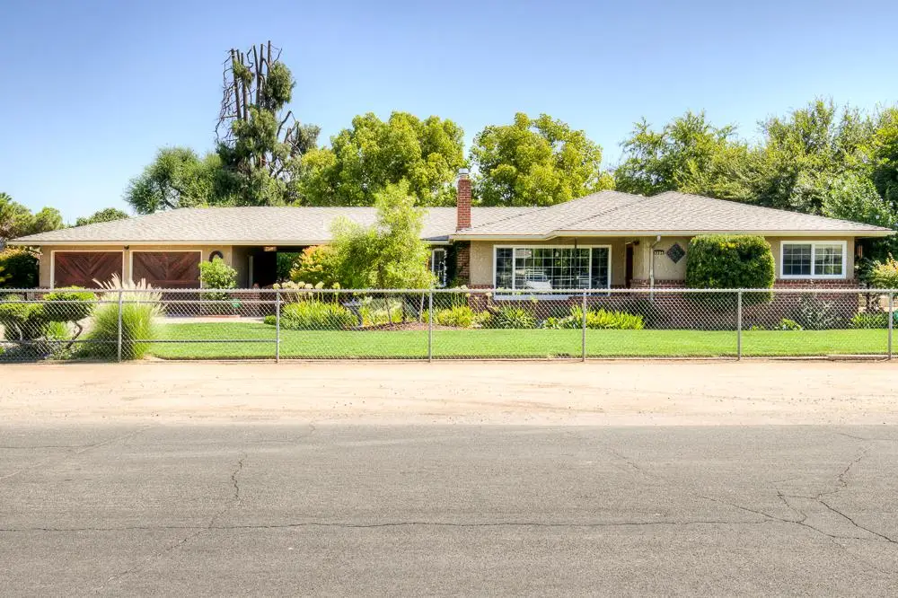 5394 Easterby Drive N, Fresno, CA 93727 - #1