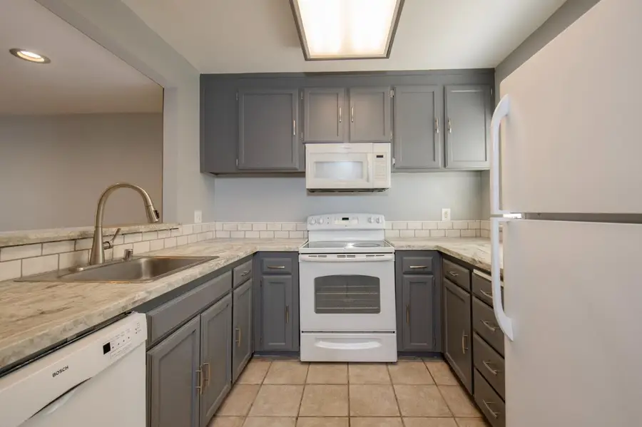 4875 N Backer Avenue #141, Fresno, CA 93726 - #2