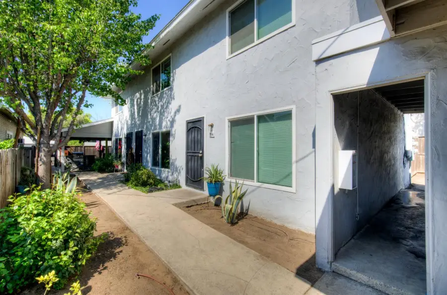 402 N Poplar Avenue, Fresno, CA 93701 - #3