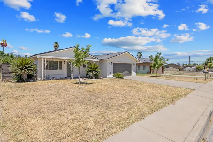 587 Sunset Street, Kingsburg, CA 93631 - #2