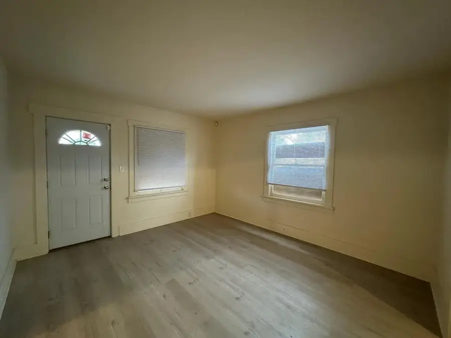 1003 E Cortland Avenue, Fresno, CA 93704 - #2