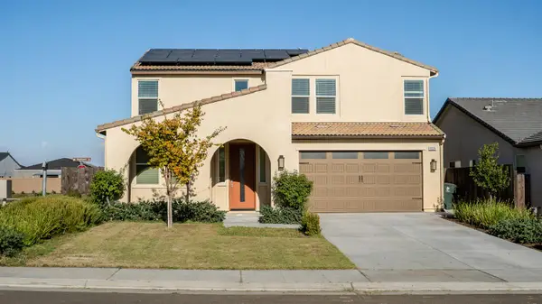 3335 Las Rosas Avenue, Clovis, CA 93619