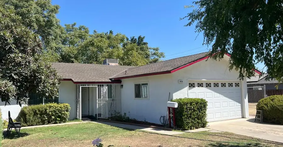 1029 E Cortland Avenue, Fresno, CA 93704 - #3