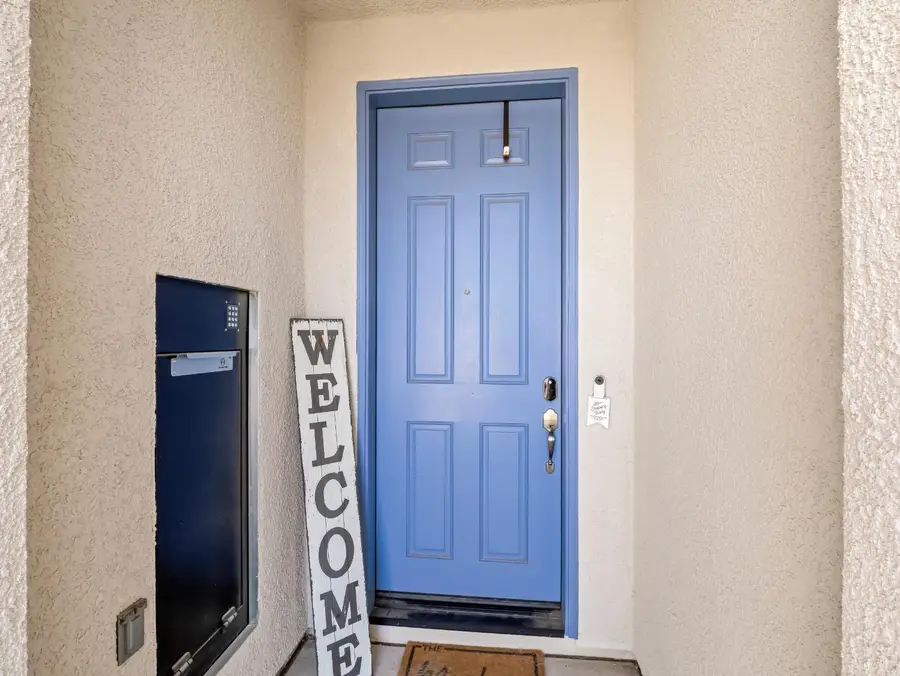 2430 N Cypress Avenue, Fresno, CA 93727 - #2