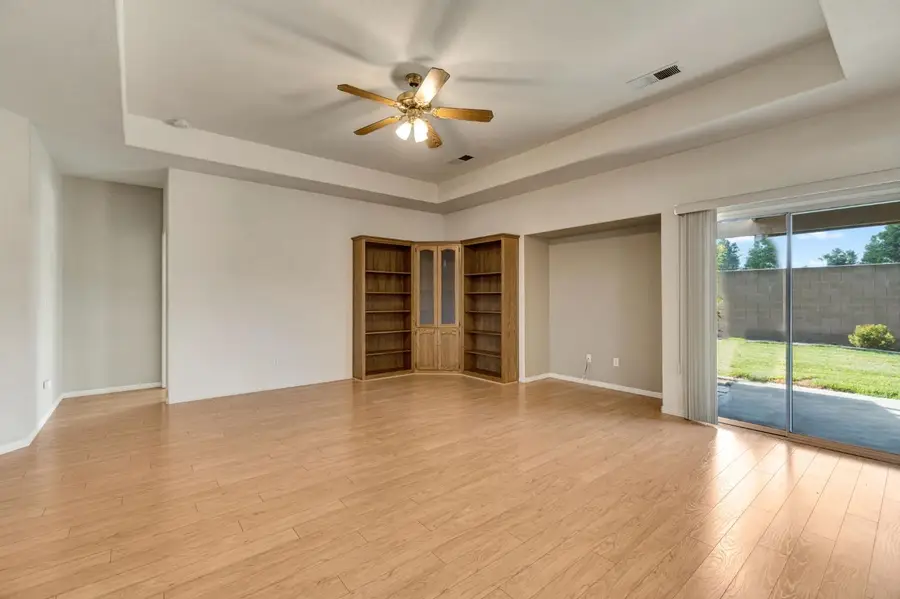 977 Meadow View Road, Hanford, CA 93230 - #3