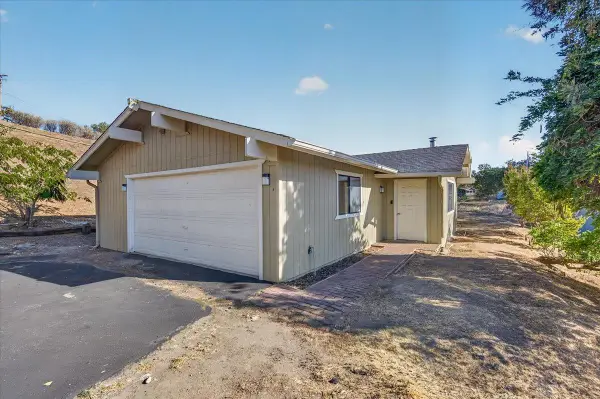 28368 River Road Way, Madera, CA 93636