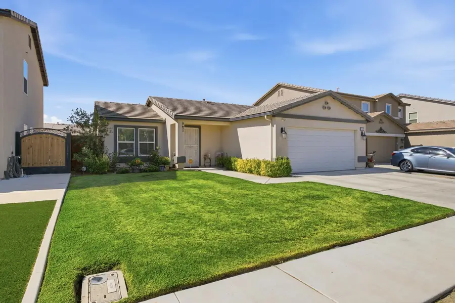 529 Elizabeth Avenue, Sanger, CA 93657 - #2
