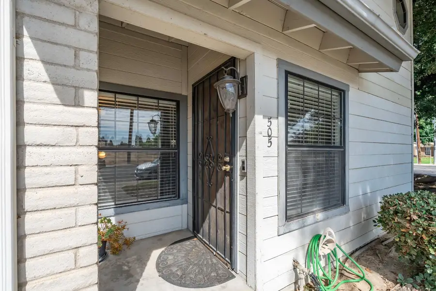 505 S Del Norte Avenue, Kerman, CA 93630 - #3