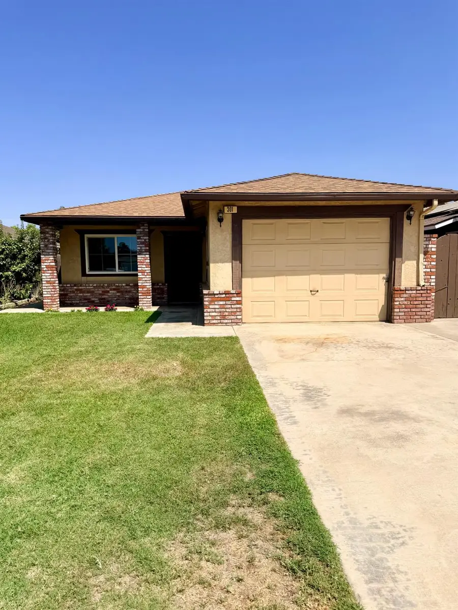 301 Mariposa Street, Kingsburg, CA 93631 - #3