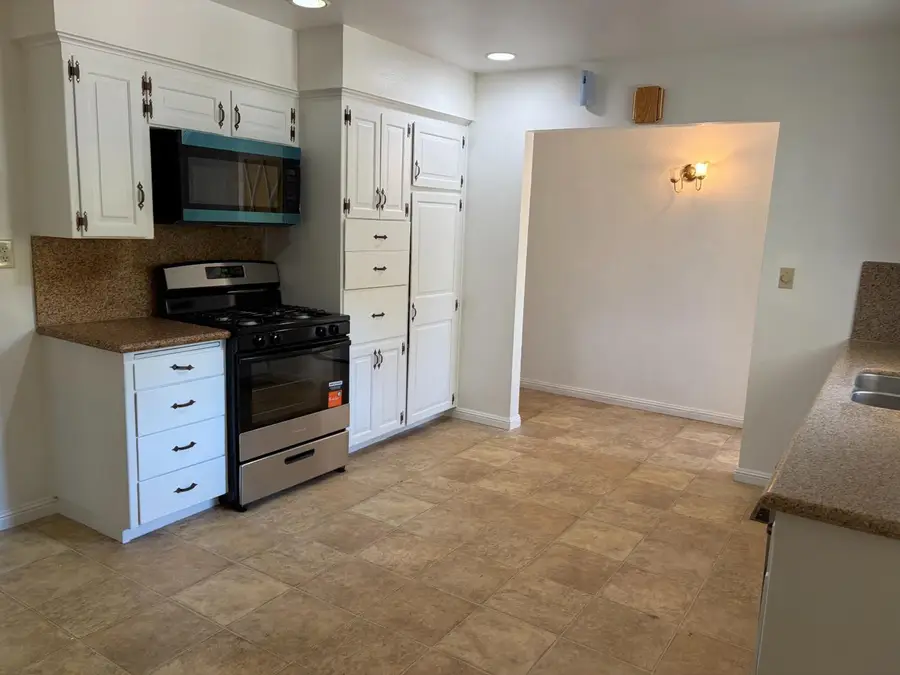 3341 E Pontiac Way, Fresno, CA 93726 - #2