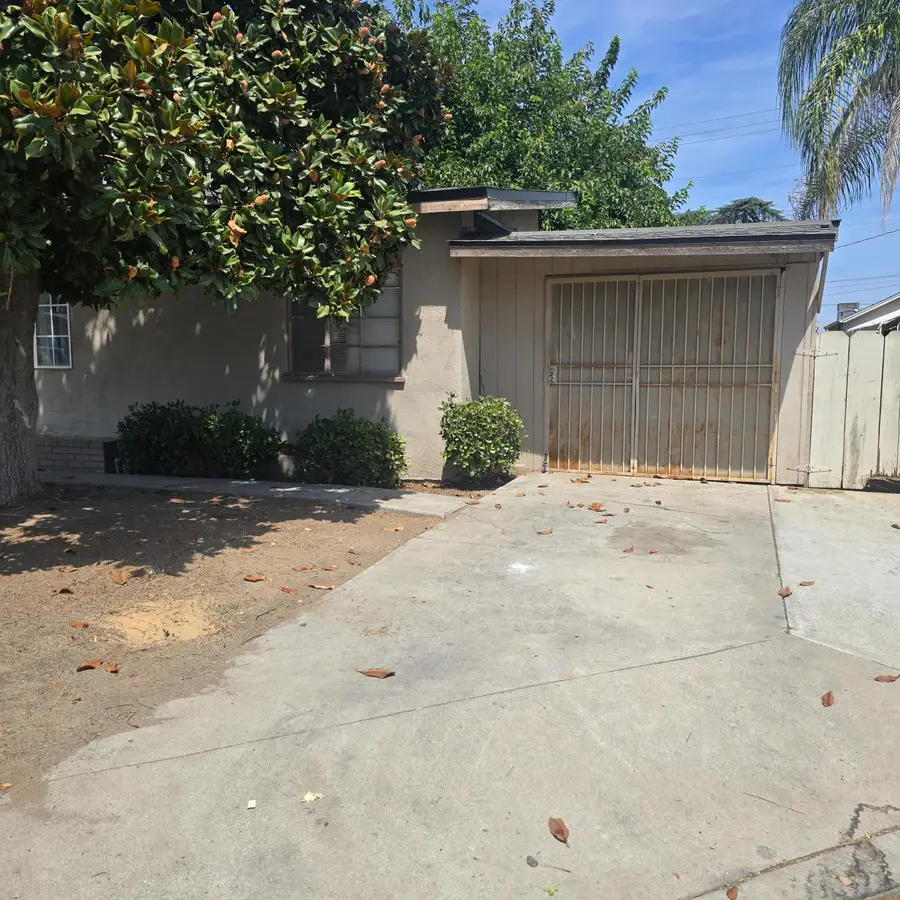 2127 E Sussex Way, Fresno, CA 93726 - #2