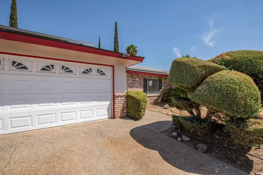 7466 N 4th, Fresno, CA 93704 - #2