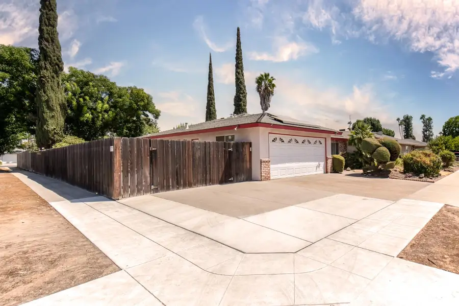 7466 N 4th, Fresno, CA 93704 - #3