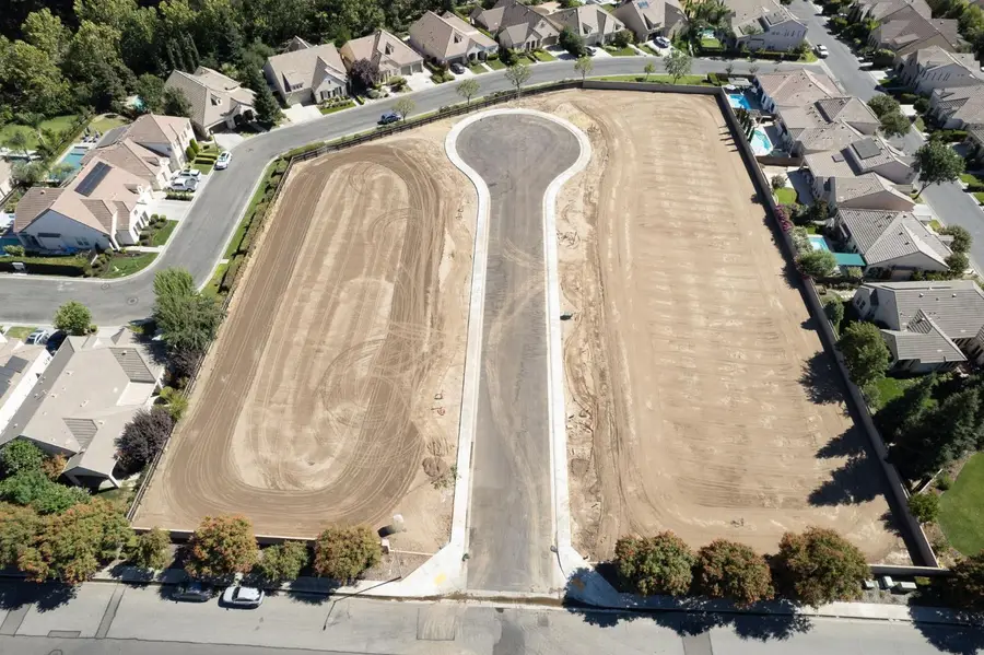1752 N Preuss Avenue, Clovis, CA 93619 - #2