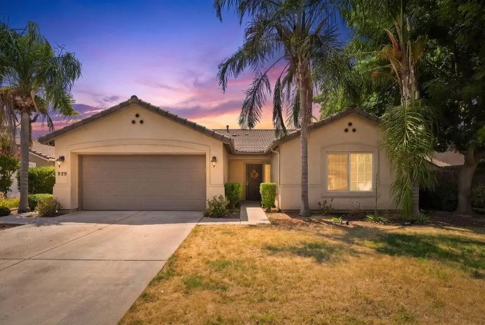 929 W Elkhorn Court, Visalia, CA 93277 - #1