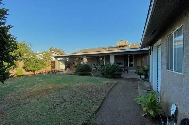 1510 W Thomas Avenue, Fresno, CA 93728 - #2