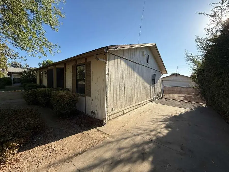 3116 N Arthur Avenue, Fresno, CA 93705 - #2