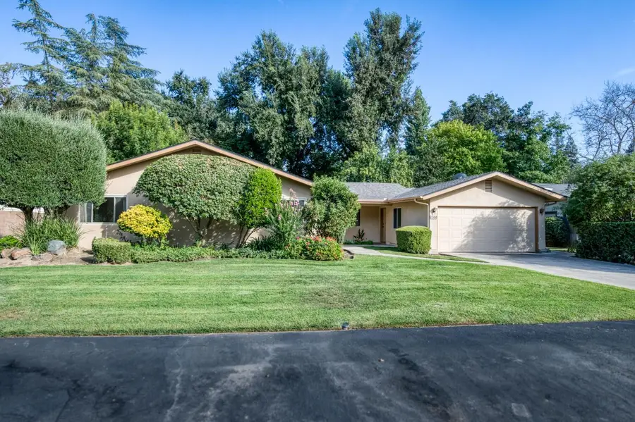 560 Trout Lake Drive, Sanger, CA 93657 - #2