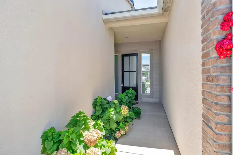 1236 Windmill Avenue, Clovis, CA 93619 - #2