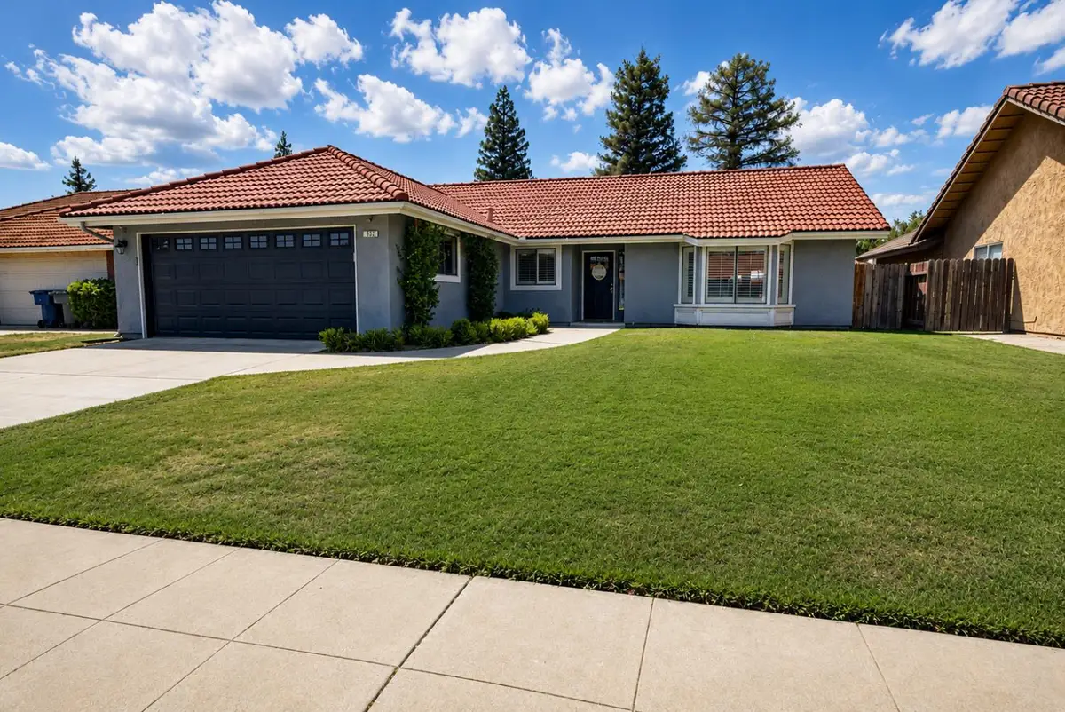 952 Holly Avenue, Clovis, CA 93611 - #1