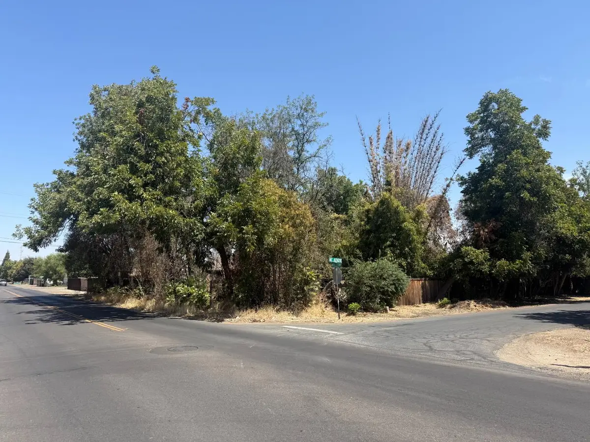 5007 E Mckenzie Avenue, Fresno, CA 93727 - #1