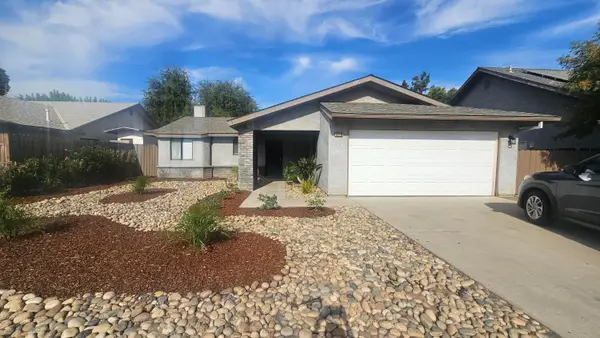 3216 Renn Avenue, Clovis, CA 93611