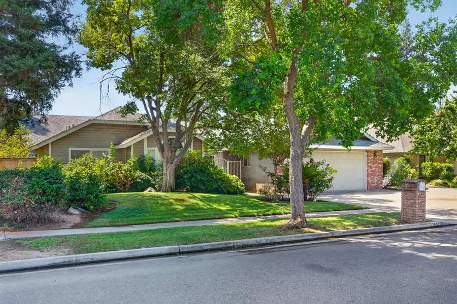 1437 E Goshen Avenue, Fresno, CA 93720 - #3