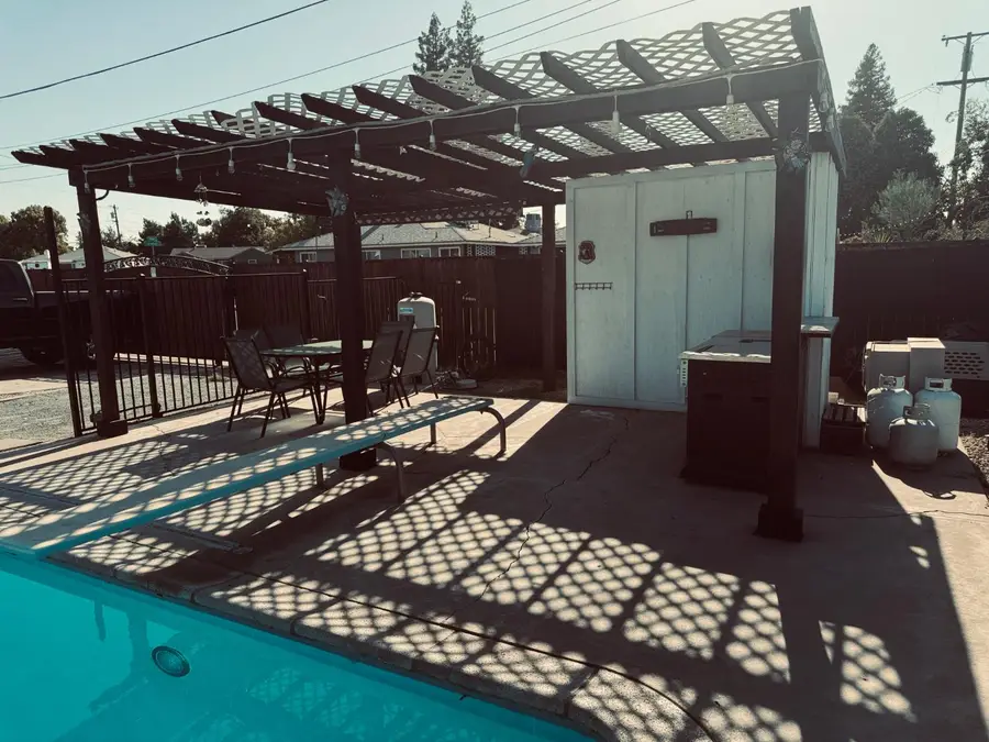 848 W Floradora Avenue, Fresno, CA 93728 - #3