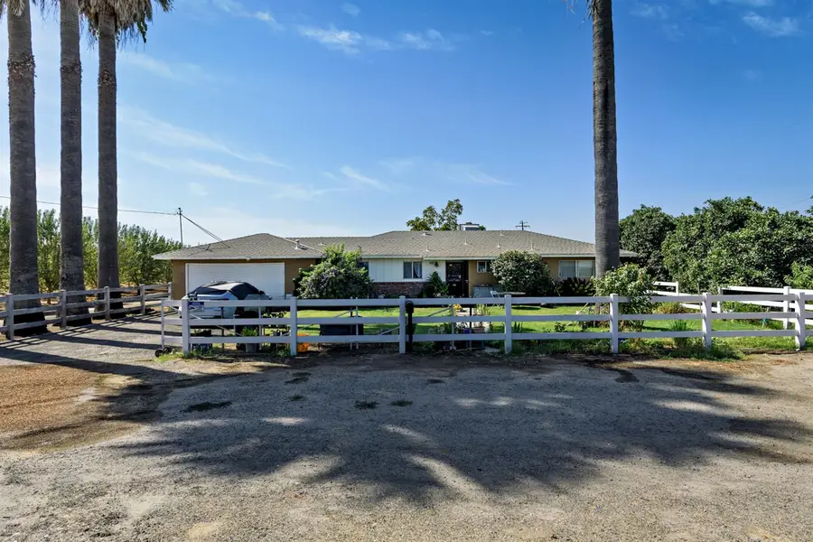 1499 E Manning Avenue, Fresno, CA 93725 - #2