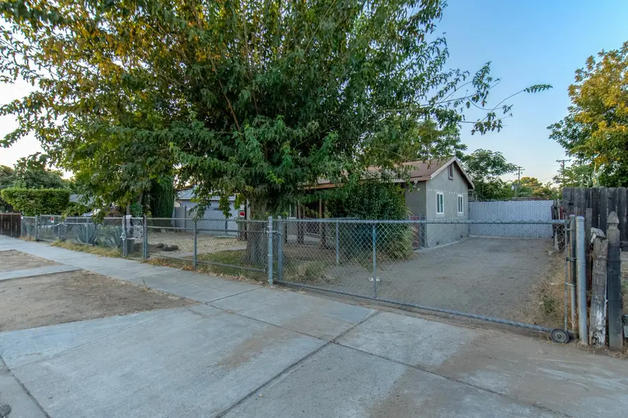 4432 E Lamona Avenue, Fresno, CA 93703 - #3