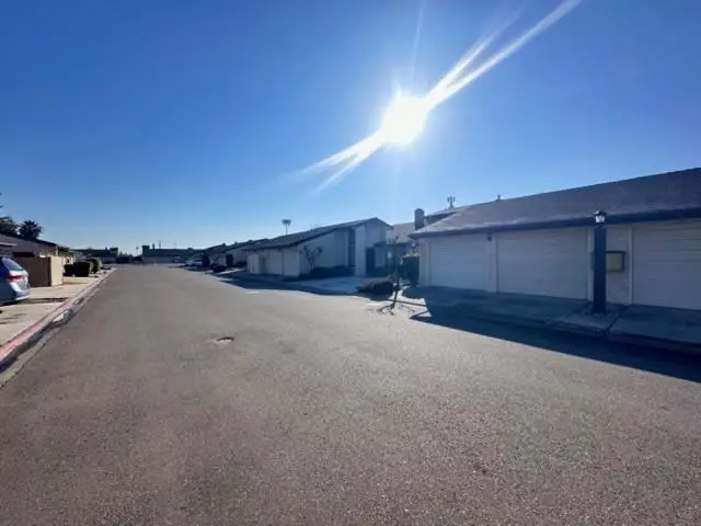 1633 Willow Avenue, Clovis, CA 93612 - #2