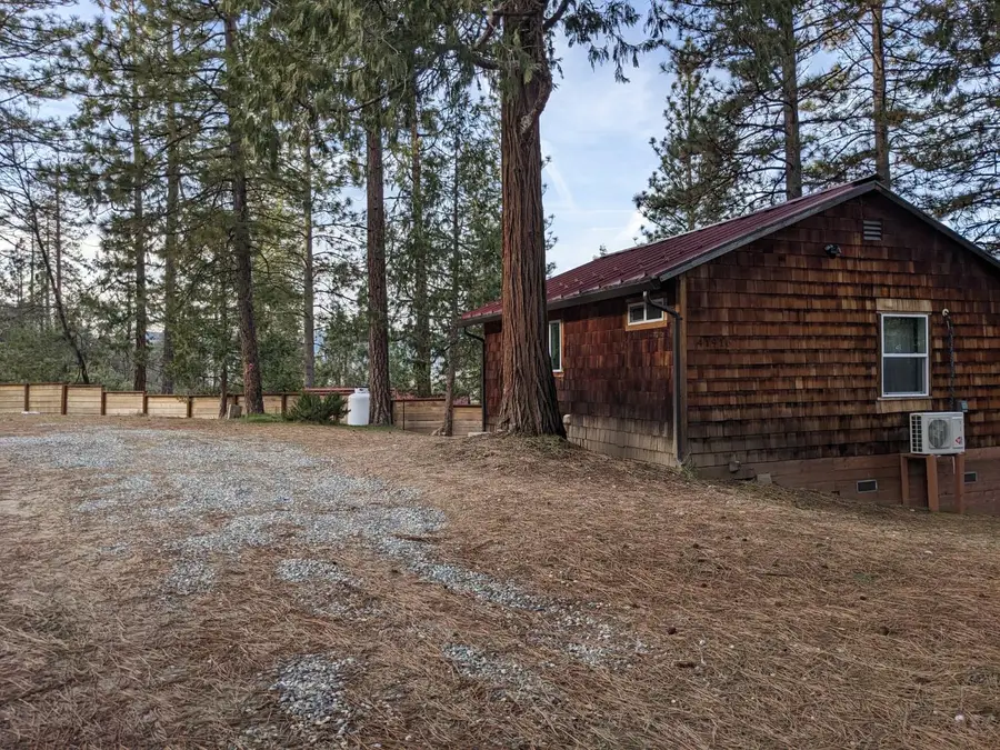 41916 Yosemite Pines Dr, Oakhurst, CA 93644 - #2